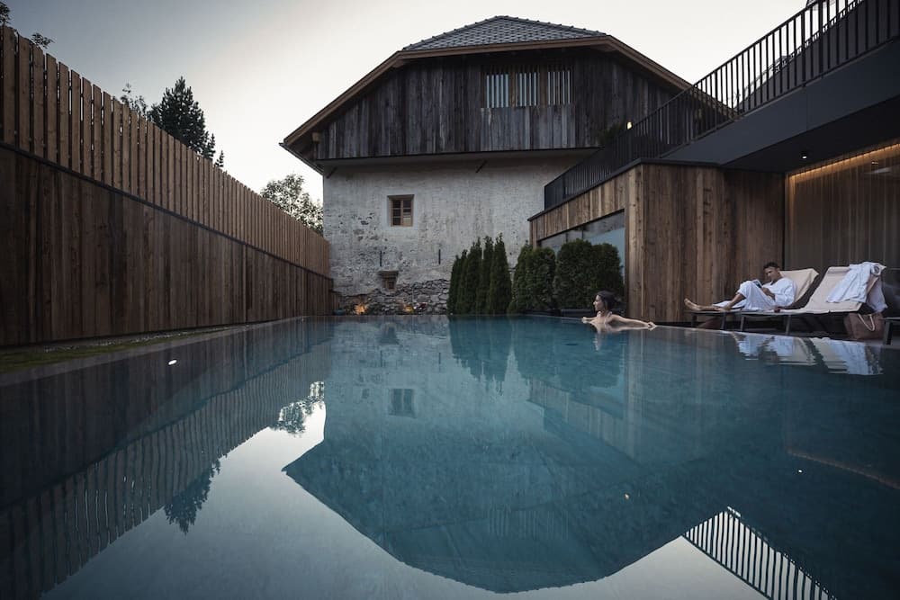 Infinity pool