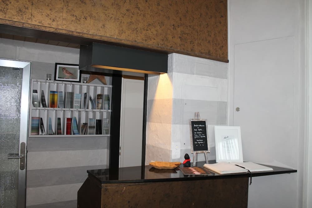 Check-in/check-out kiosk