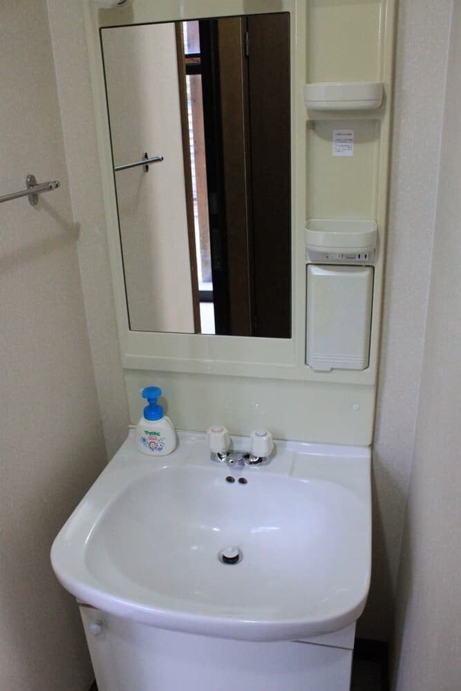 Bathroom sink