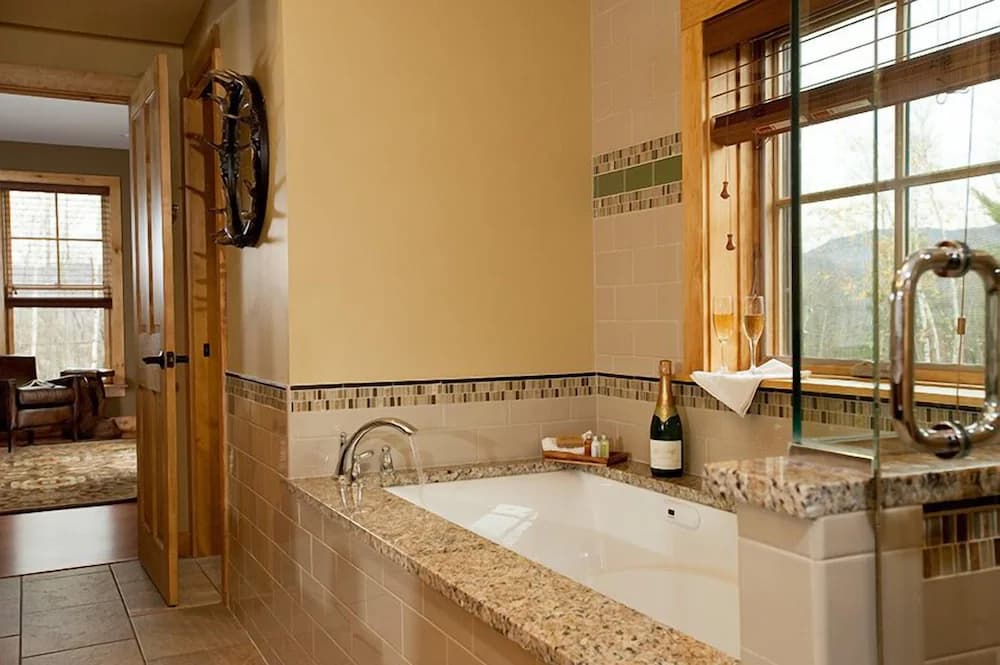 Jetted tub