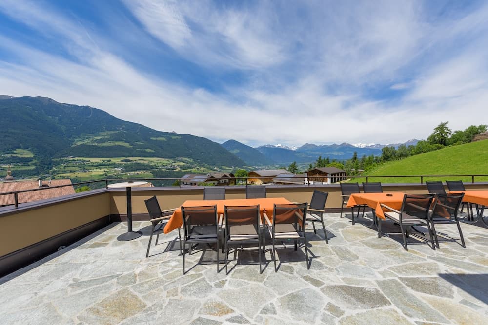 Sundeck