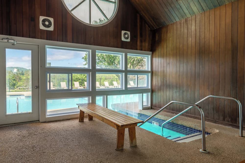 Indoor/outdoor pool