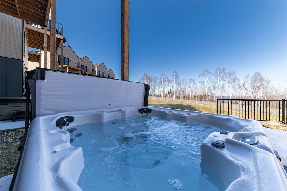 Private spa tub
