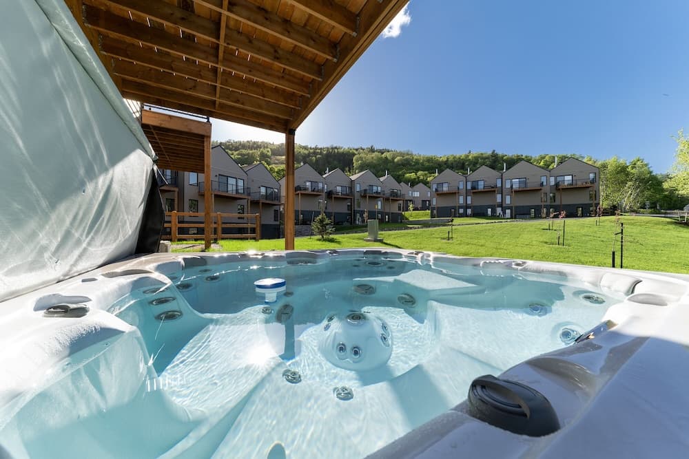 Private spa tub