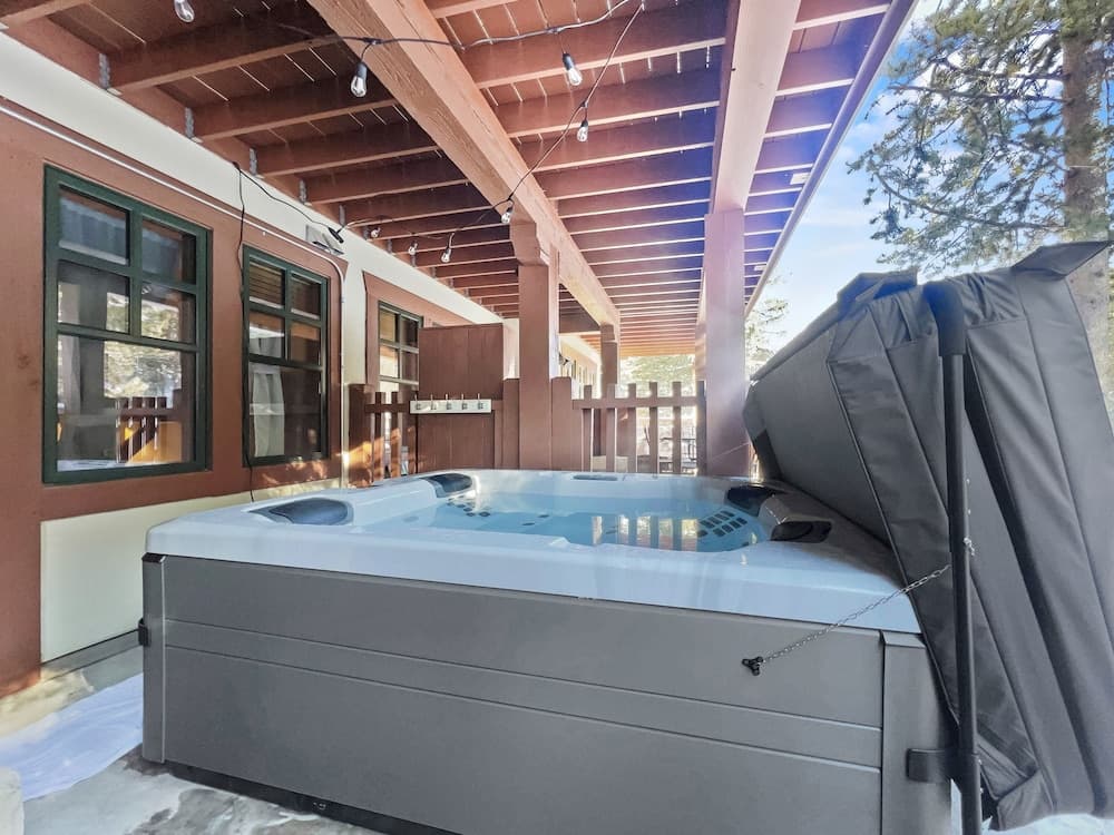 Private spa tub
