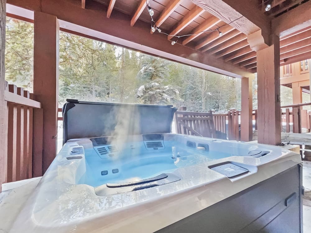 Private spa tub
