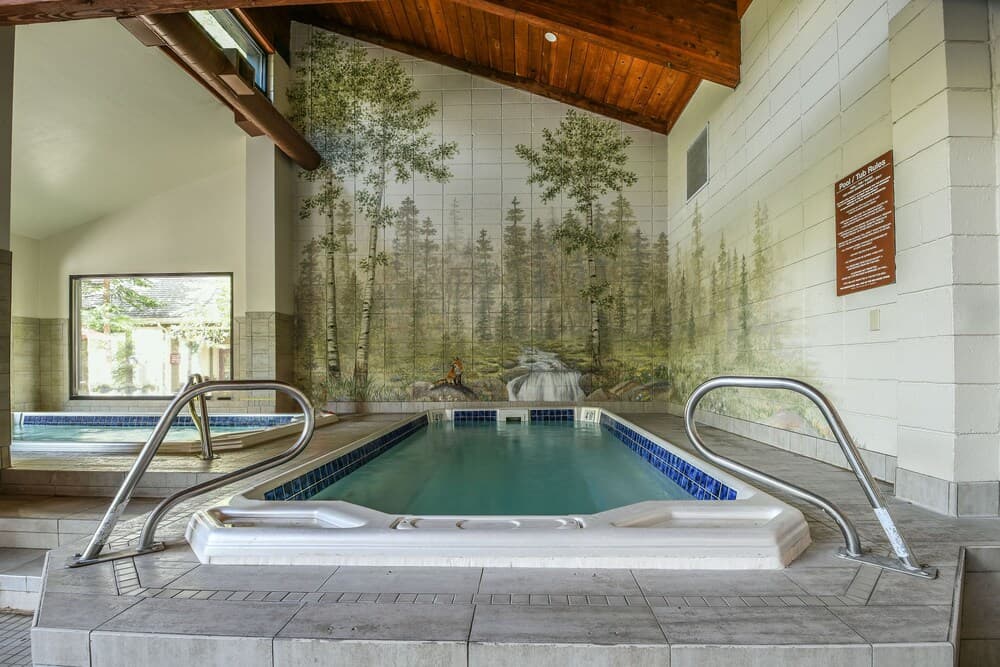 Indoor spa tub