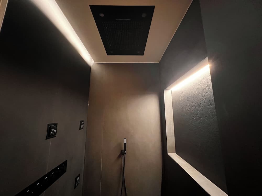 Bathroom shower