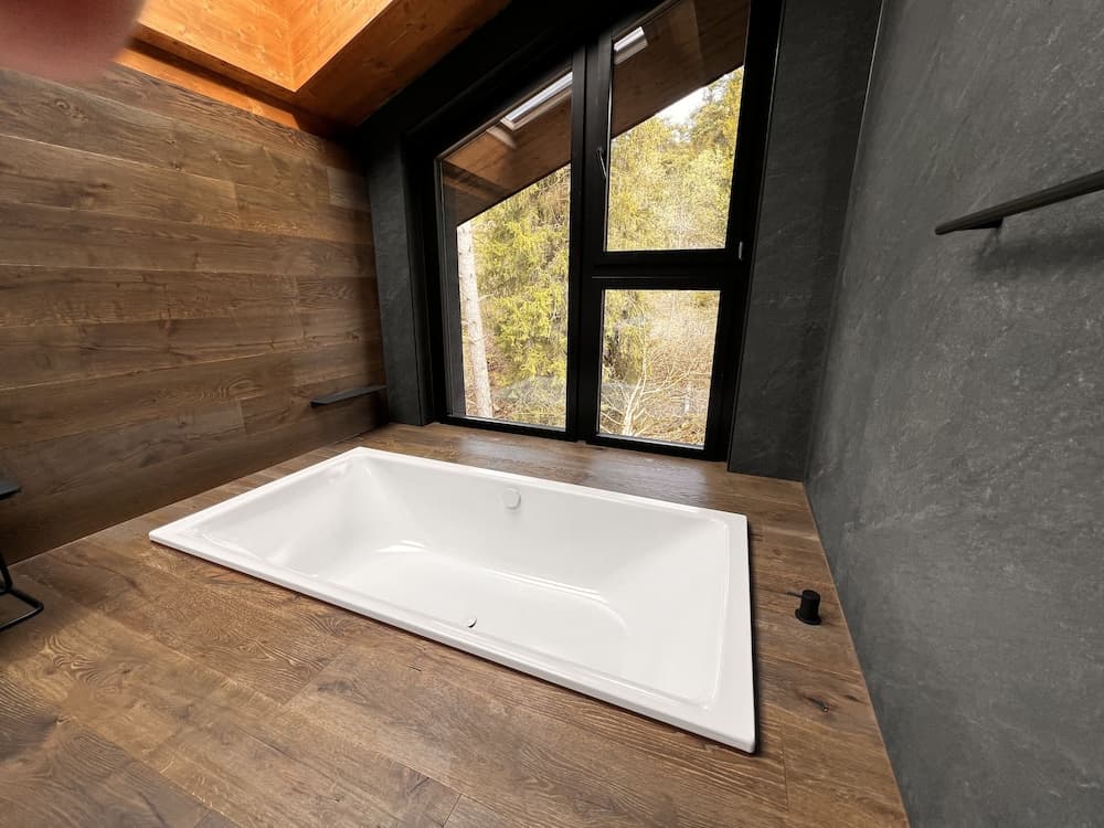 Private spa tub