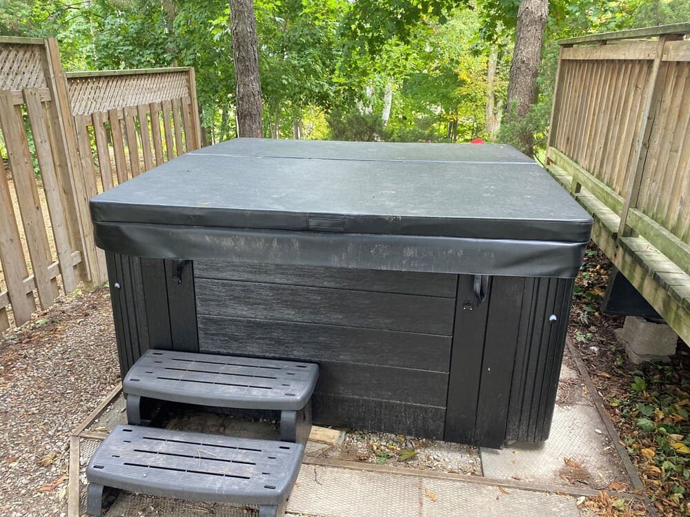 Private spa tub