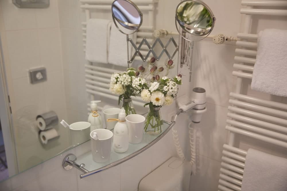 Bathroom amenities