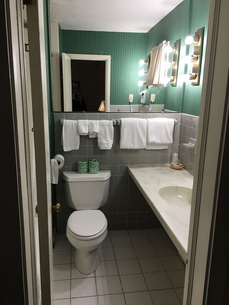 Bathroom sink