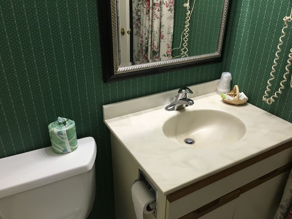 Bathroom sink