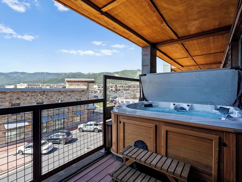 Private spa tub
