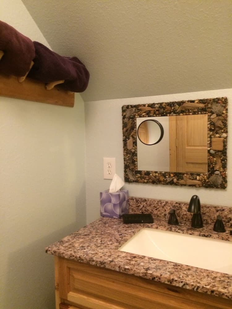 Bathroom sink