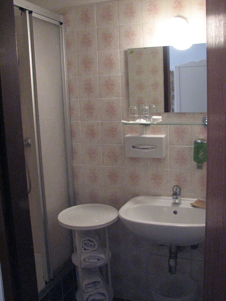 Bathroom sink