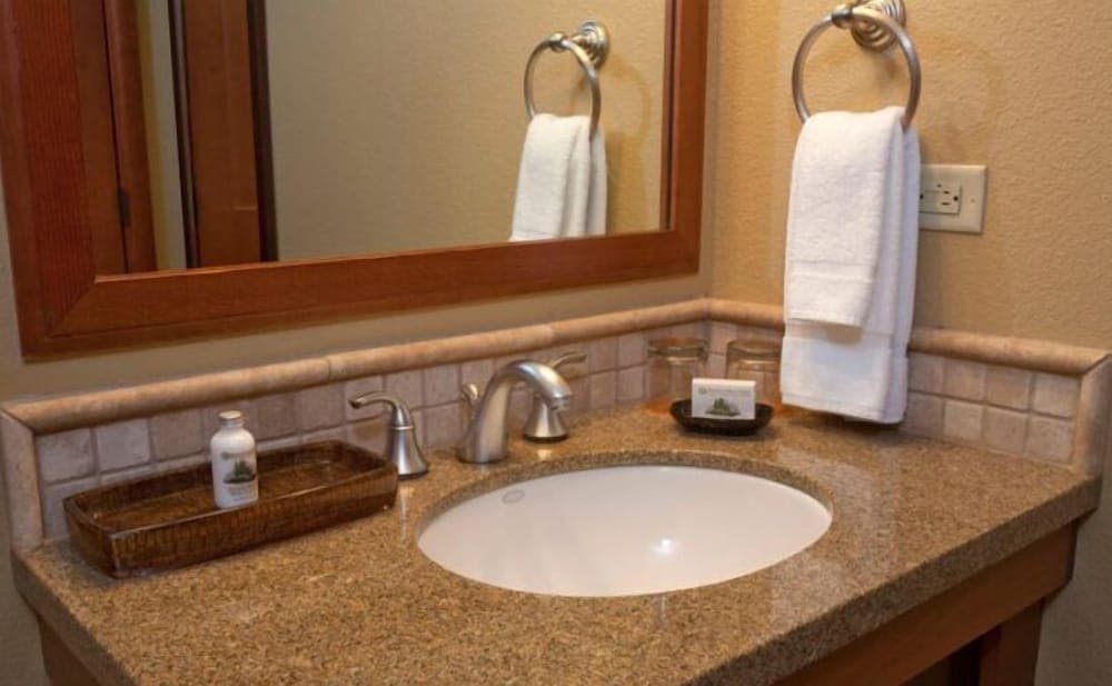 Bathroom sink