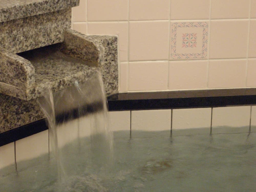 Pool waterfall