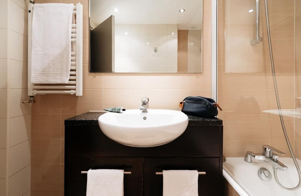 Bathroom sink