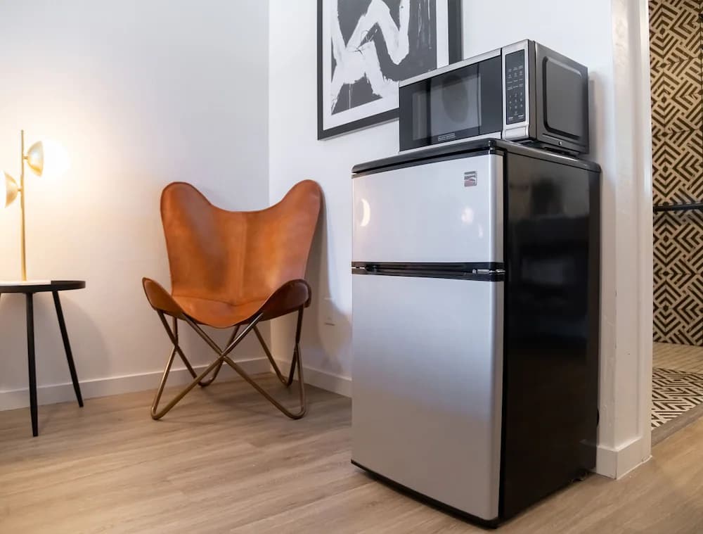 Mini-refrigerator