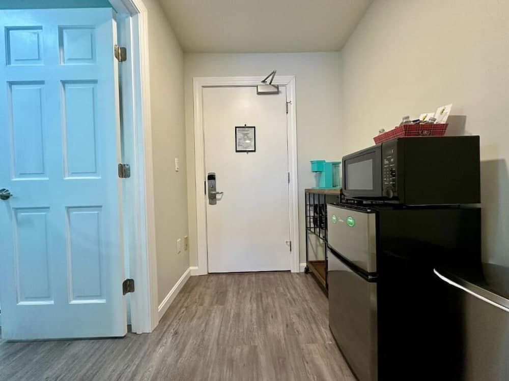 Mini-refrigerator