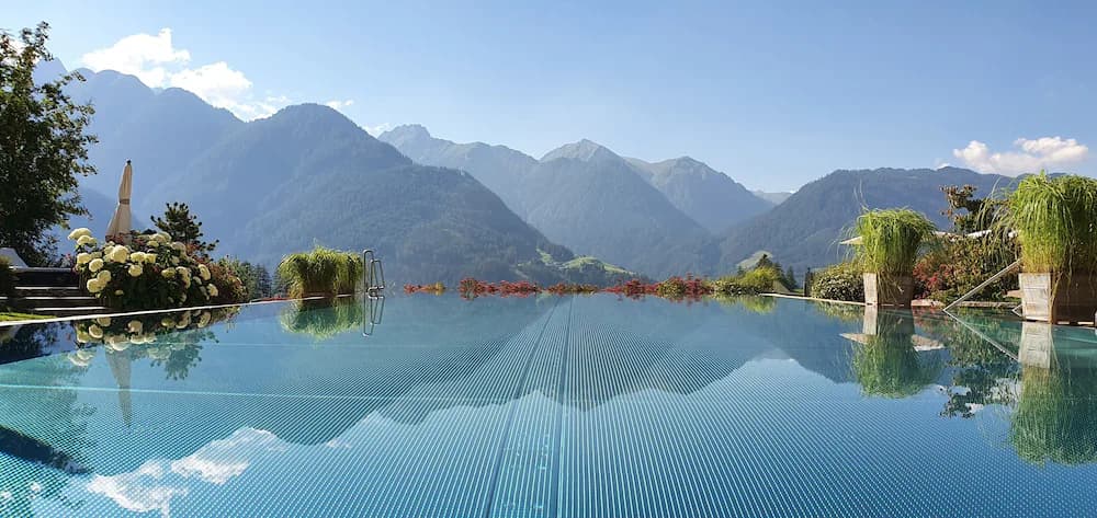 Infinity pool
