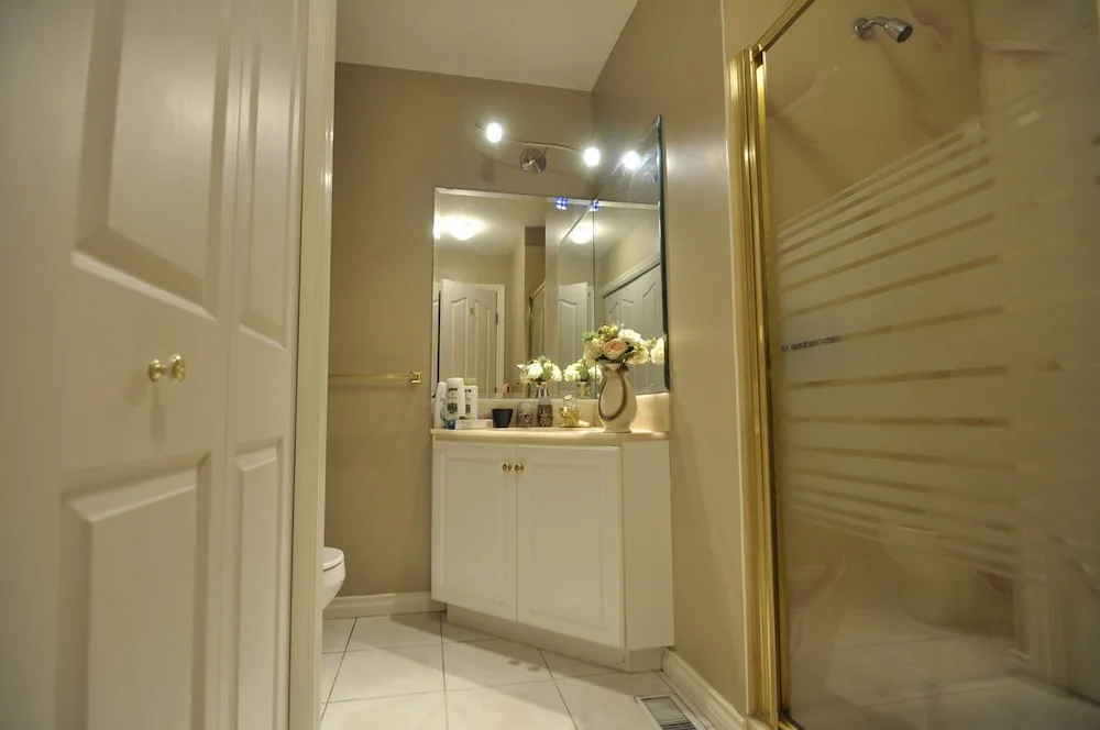 Bathroom sink