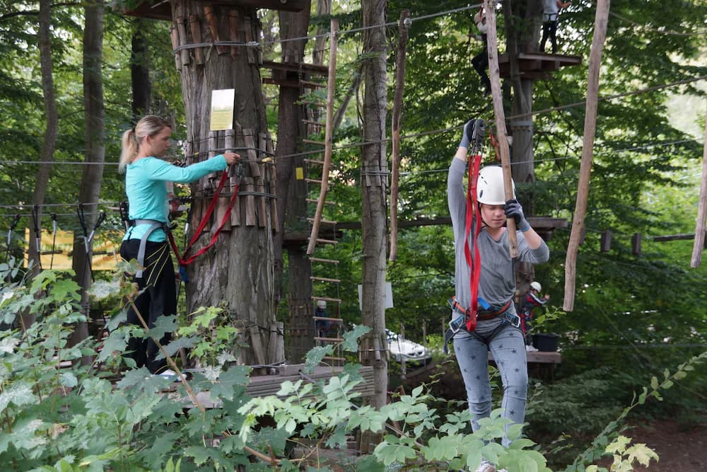 Ropes course (team building)