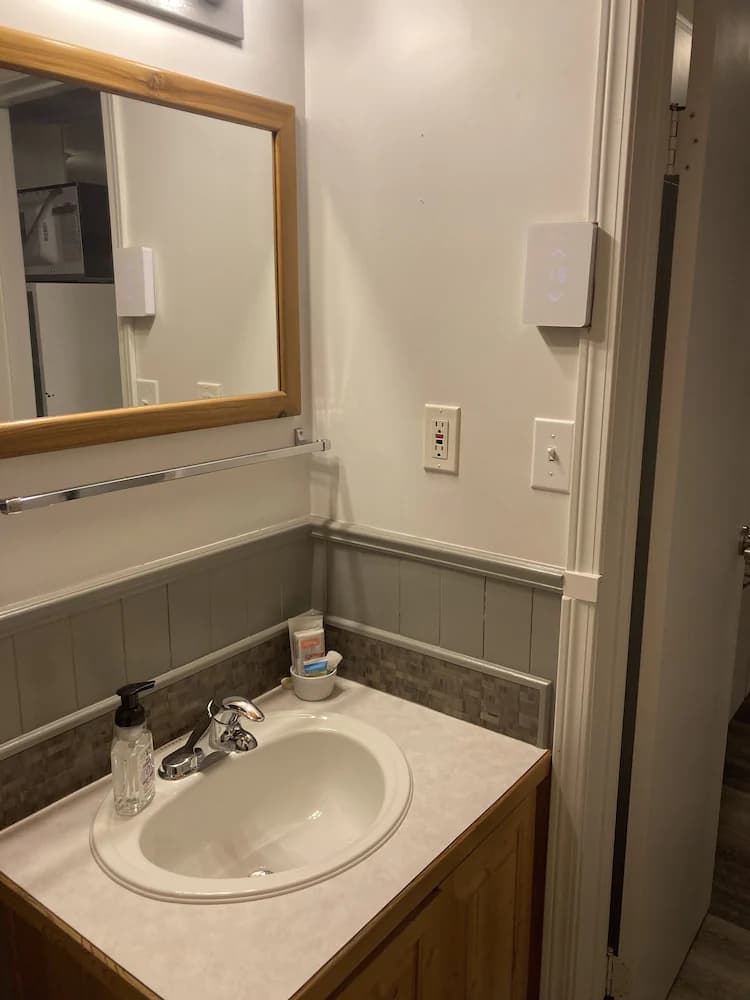 Bathroom sink