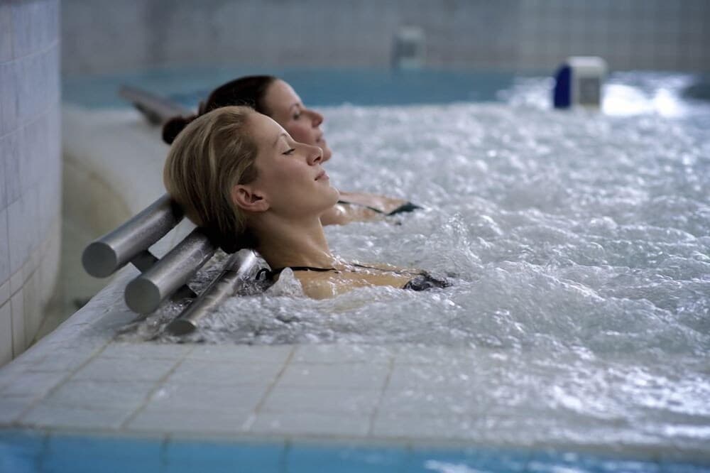 Indoor spa tub