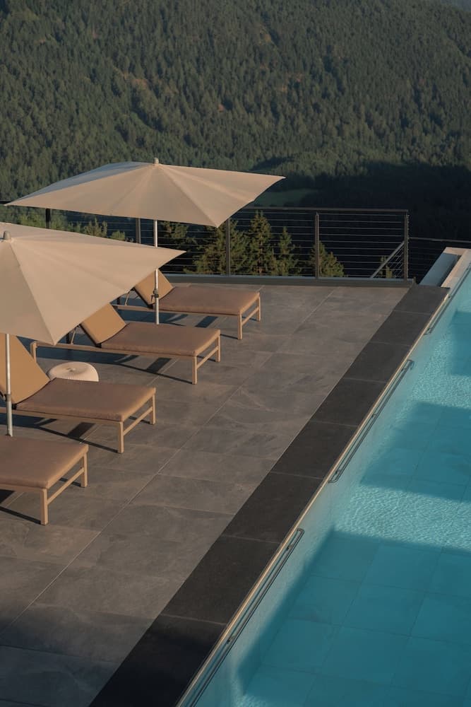 Infinity pool