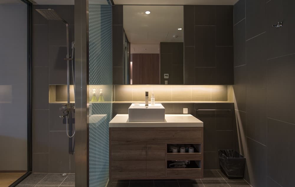 Bathroom sink