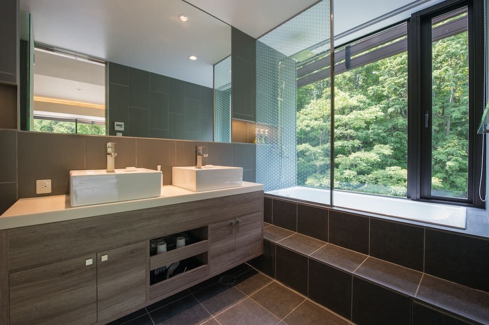 Bathroom sink