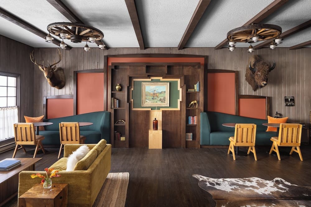 Lobby lounge