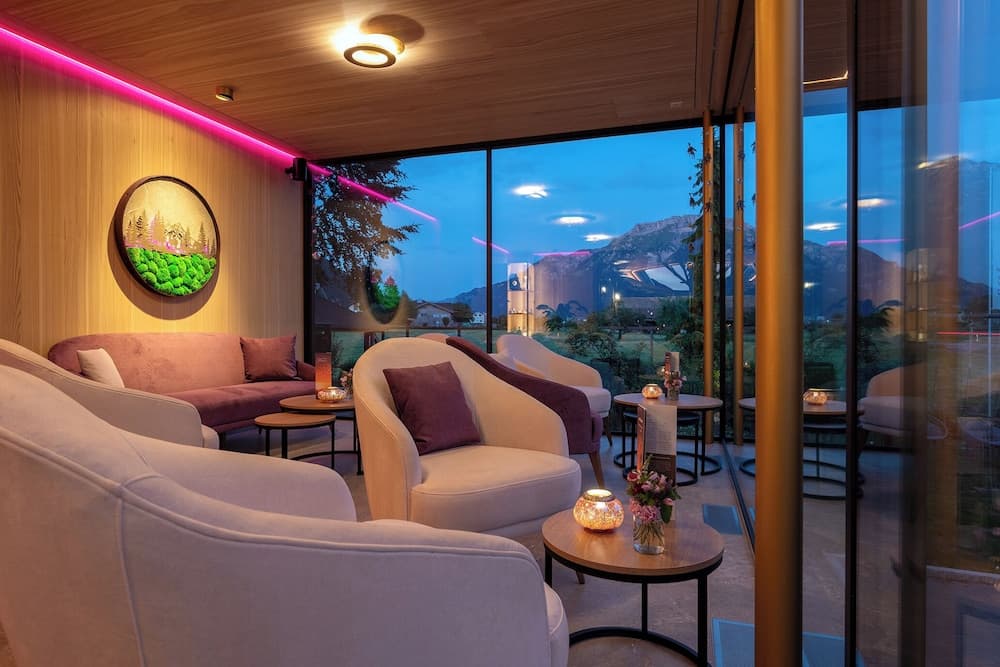 Lobby lounge