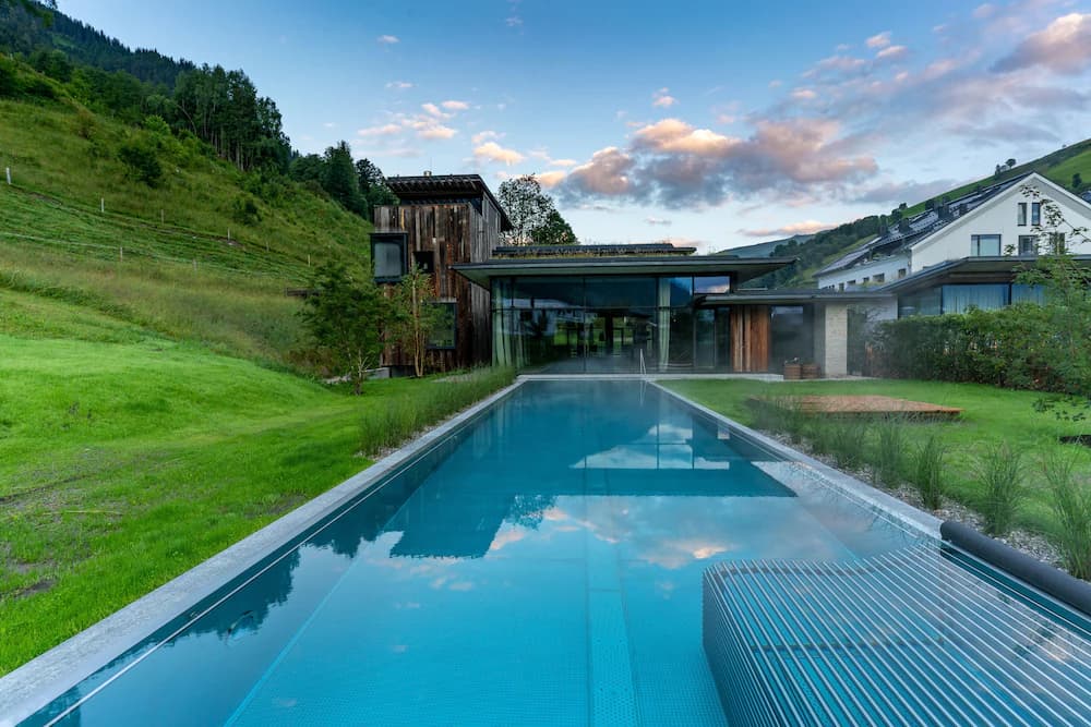 Infinity pool