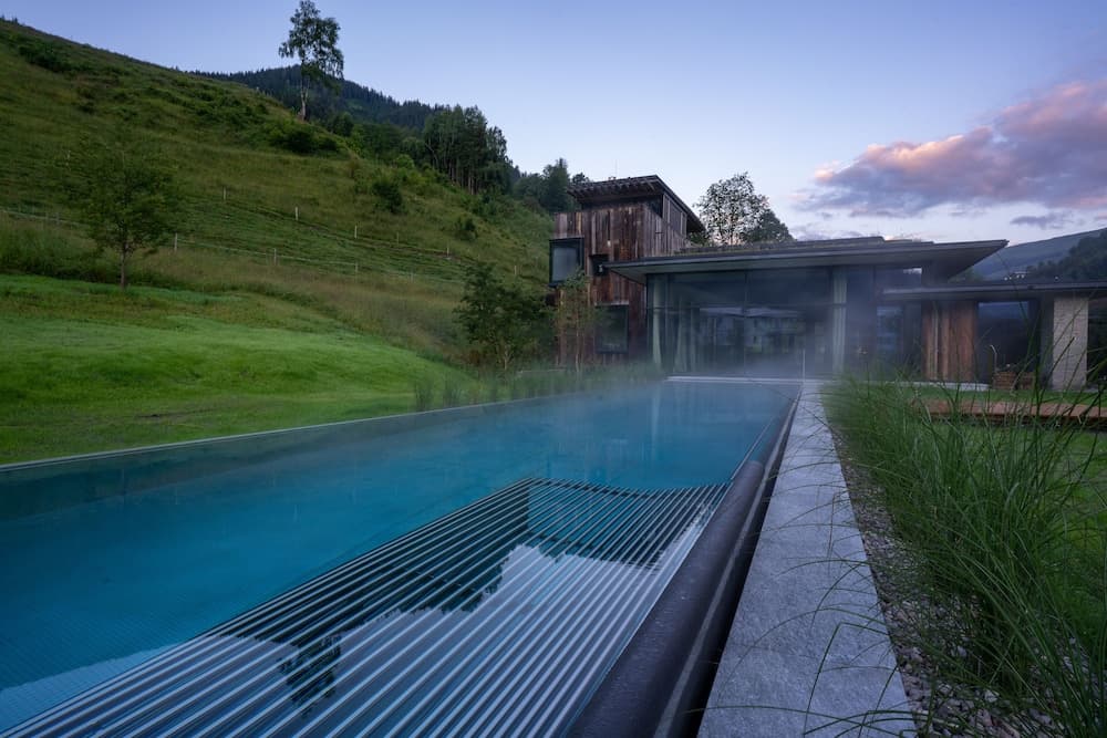 Infinity pool