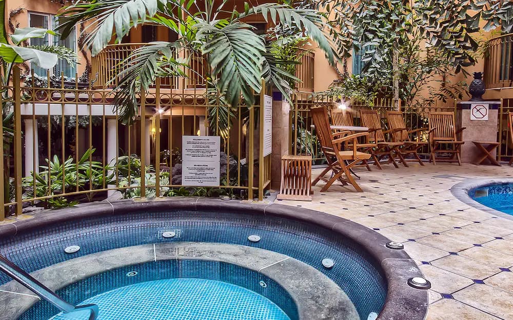 Indoor spa tub