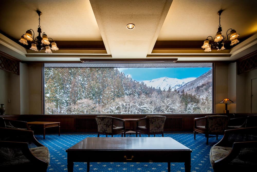 Lobby lounge