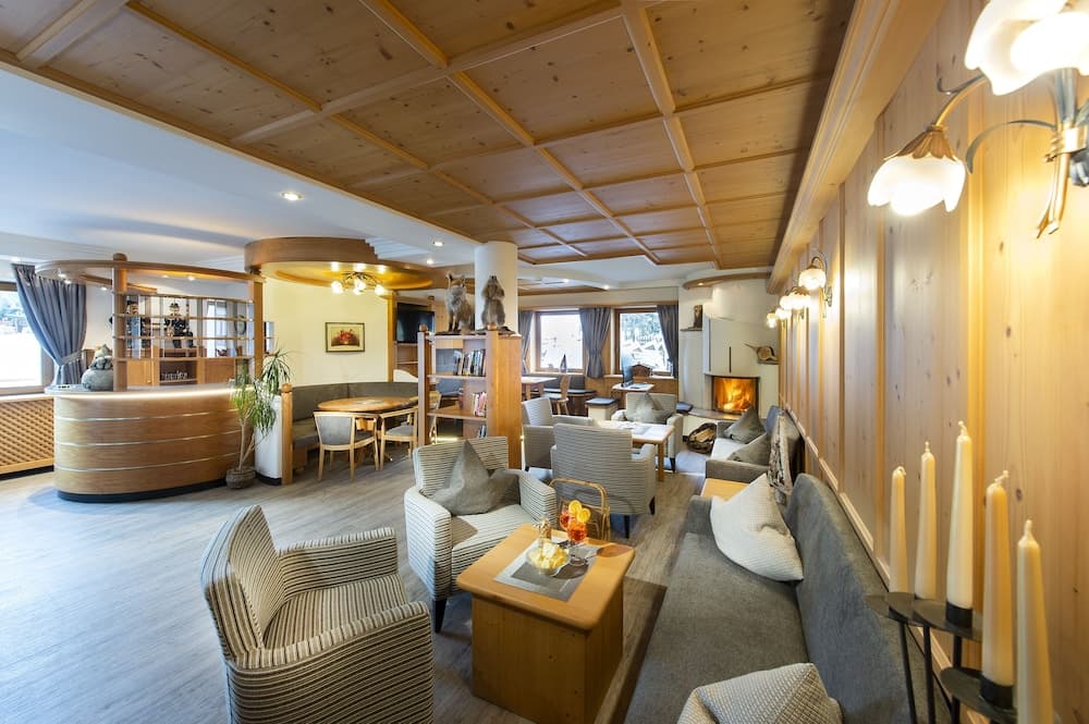 Lobby lounge