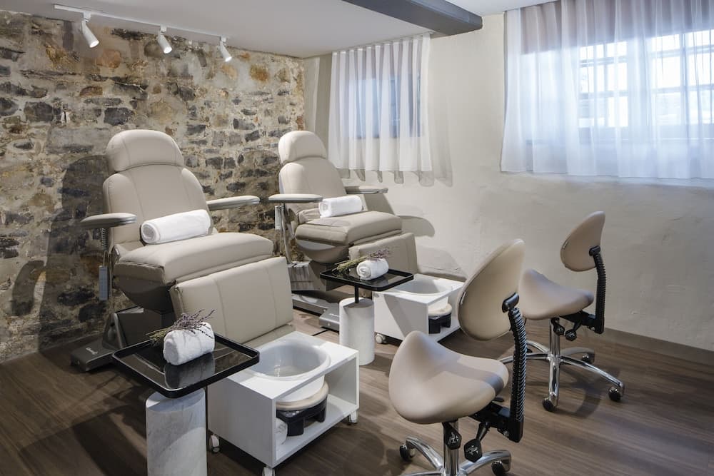 Nail salon