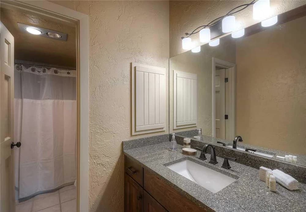 Bathroom sink