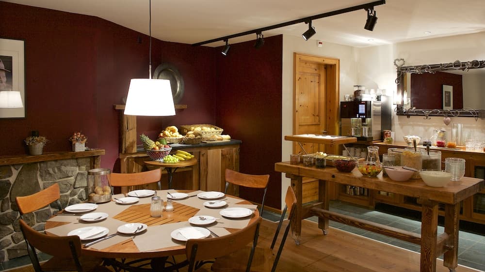 Breakfast area