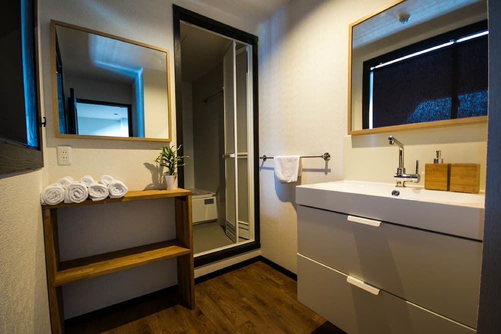 Bathroom sink