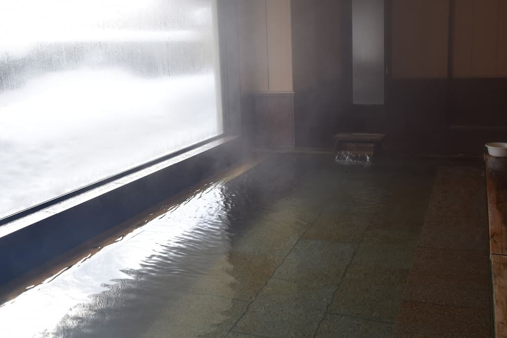 Indoor spa tub