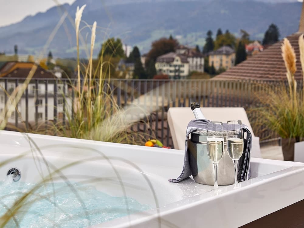 Private spa tub