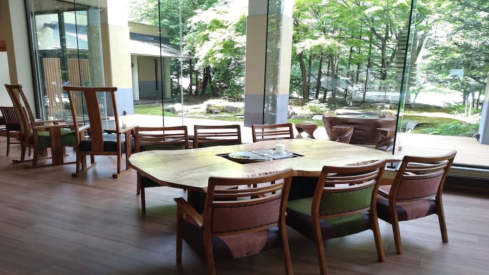 Lobby lounge