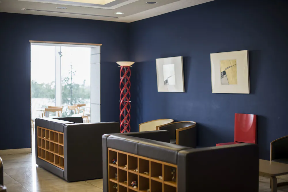 Lobby lounge