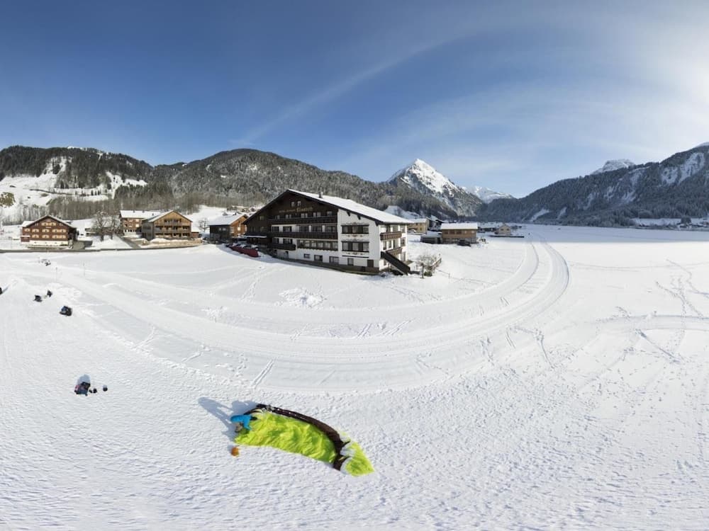 Snow and ski sports