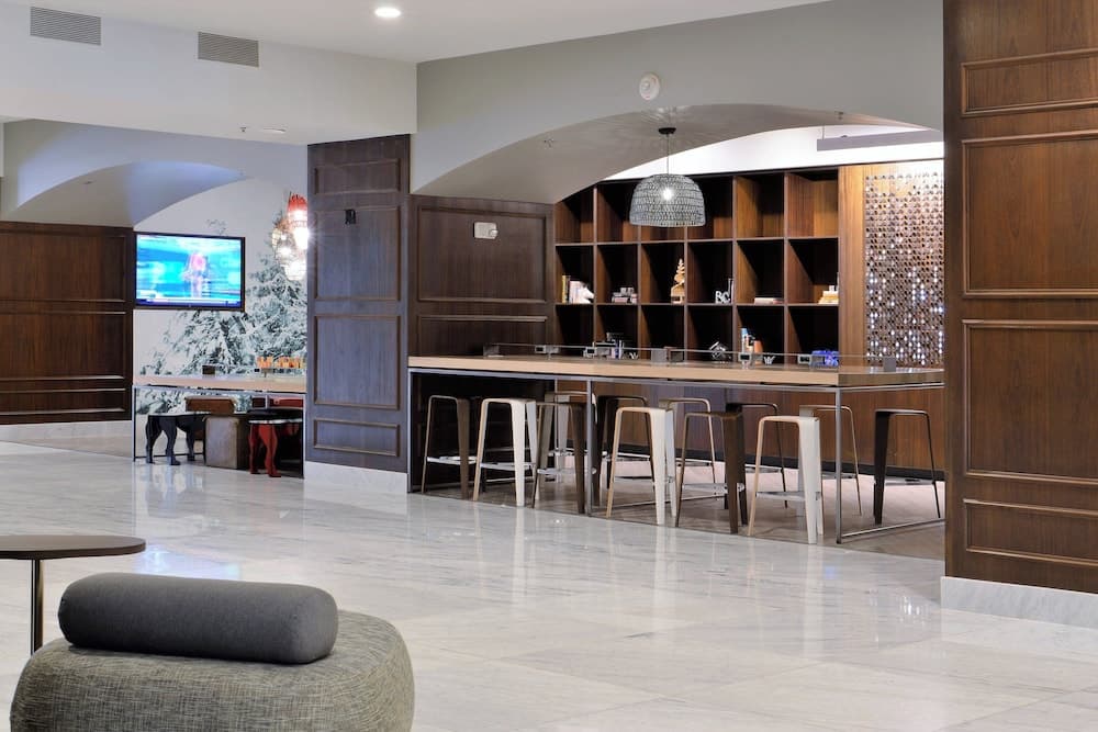 Lobby lounge